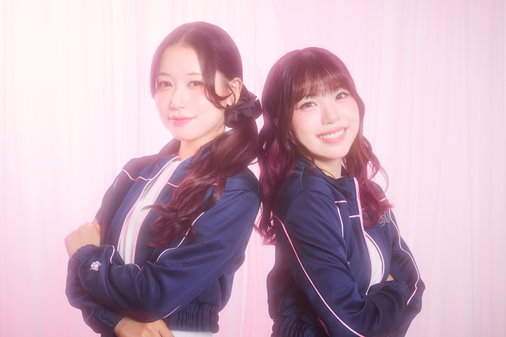 ME:IのMOMONA（左）とTSUZUMI（右）