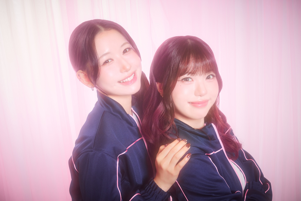 ME:IのMOMONA（左）とTSUZUMI（右）