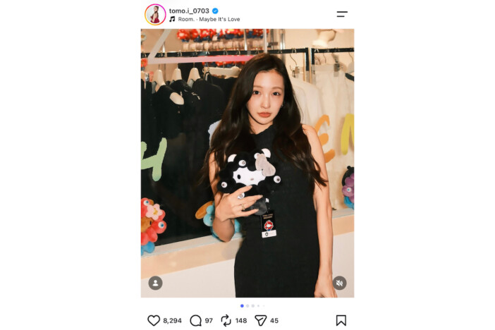 板野友美、ノースリーブのブラックドレスを上品に着こなす姿に「可愛いすぎてビックリ」「激烈に美しい」