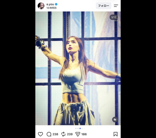 浜崎あゆみ、磨き抜かれた“腹筋”に大反響　ツアーオフショに「美しすぎて見惚れてしまう」「努力の証が目に見える」