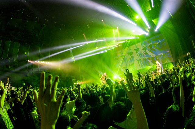 『Dios Live “Mirrored”』より