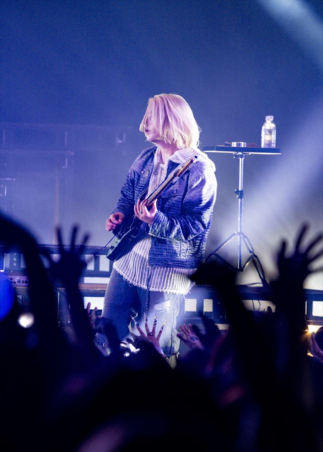『Dios Live “Mirrored”』より