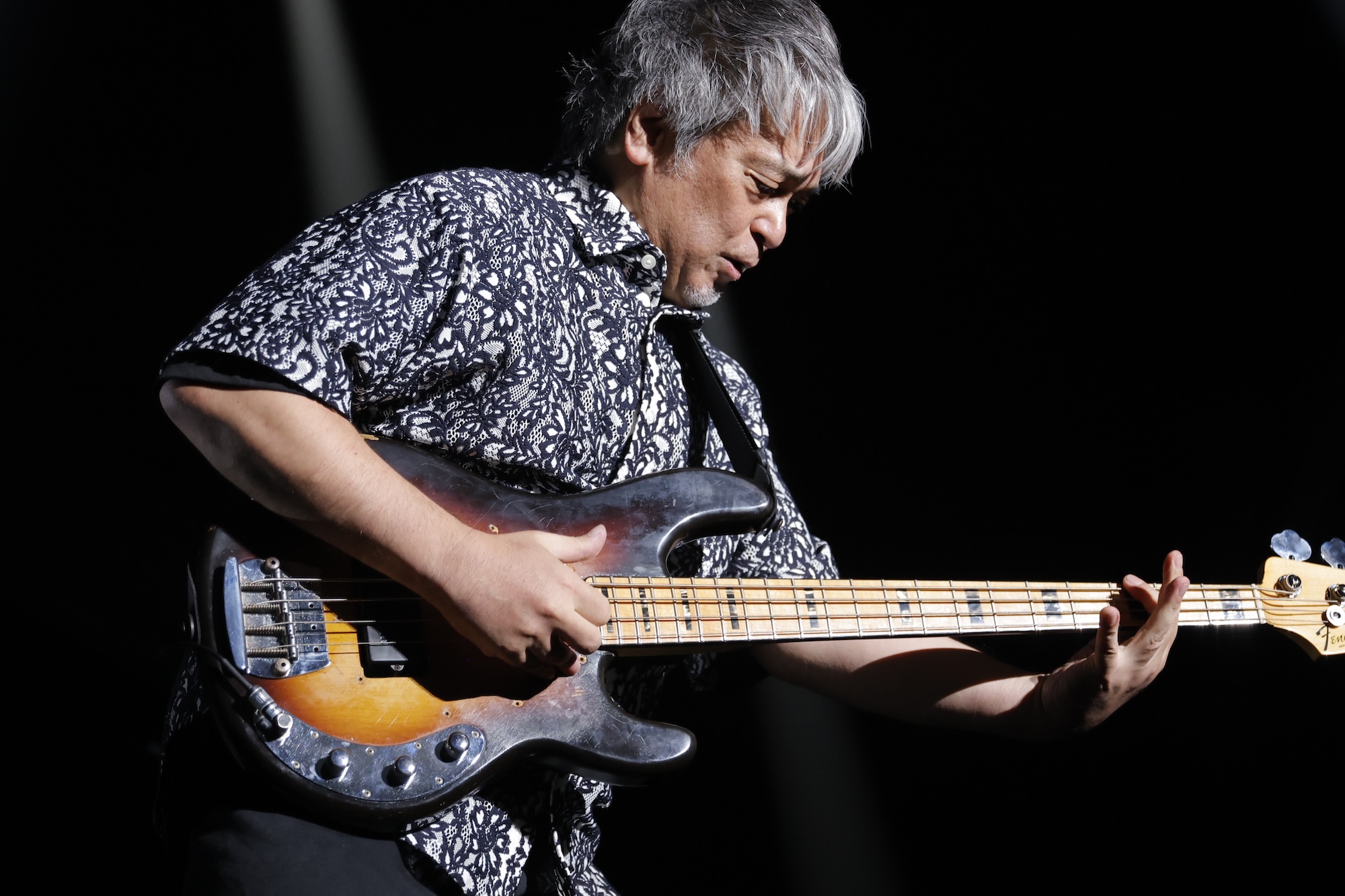 バーベQ和佐田(Ba)(撮影=池村隆司)
