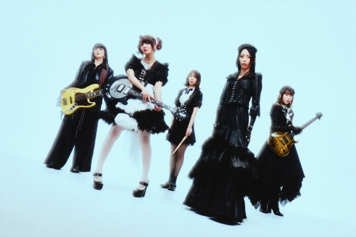 BAND-MAID、ニューシングル『SPIN』リリース ジャケット写真&北米ツアー新ビジュアル公開も