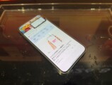 濡れている様子のスマホ