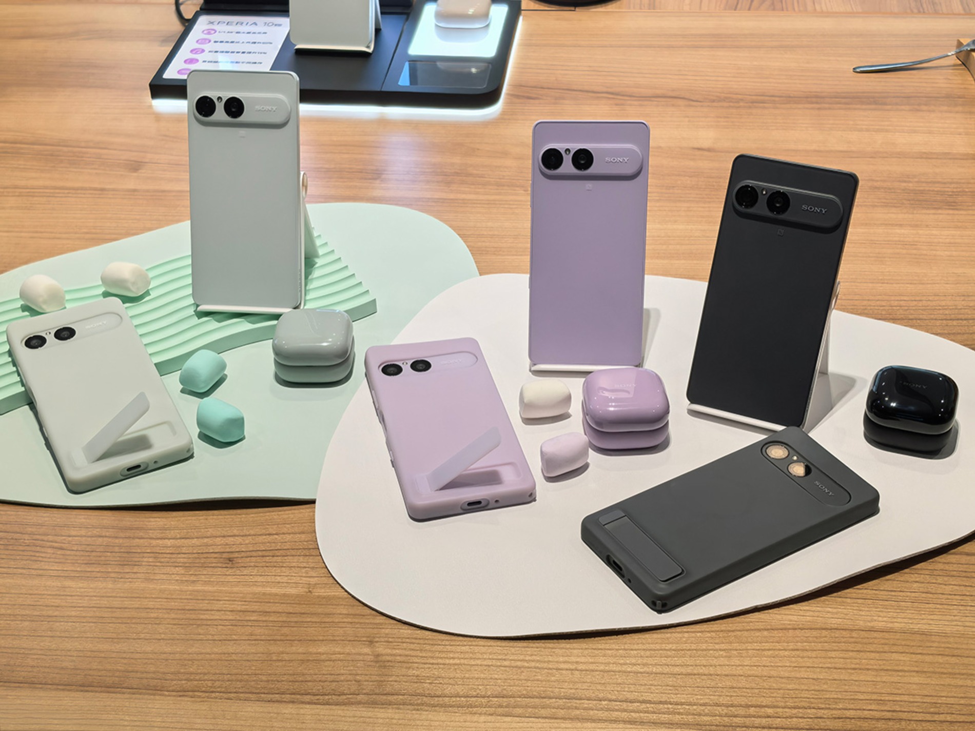 『Xperia 10 VIII』、『LinkBuds Clip』3色