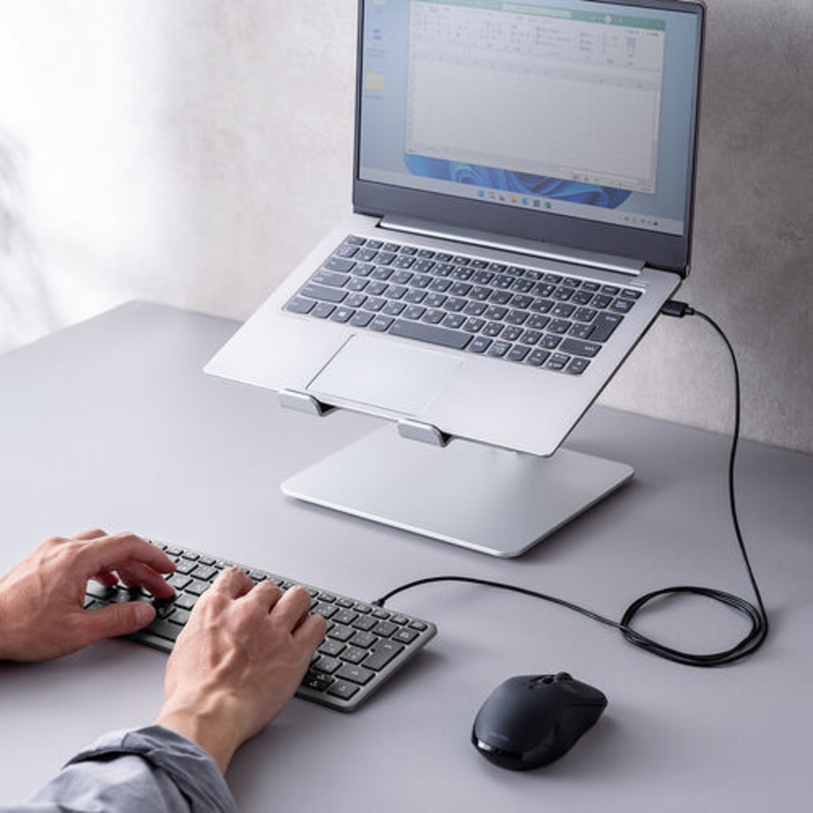 サンワサプライ、3台接続対応キーボード発売の画像