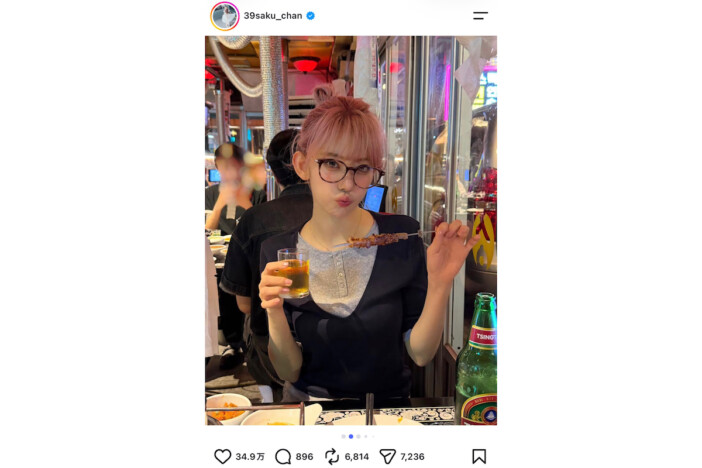 LE SSERAFIM SAKURA、ビールと串焼きを堪能する“ほろ酔い”ショット 「良い飲みっぷり」「こんな普通にいるの!?」