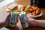 ビールを携えた食卓