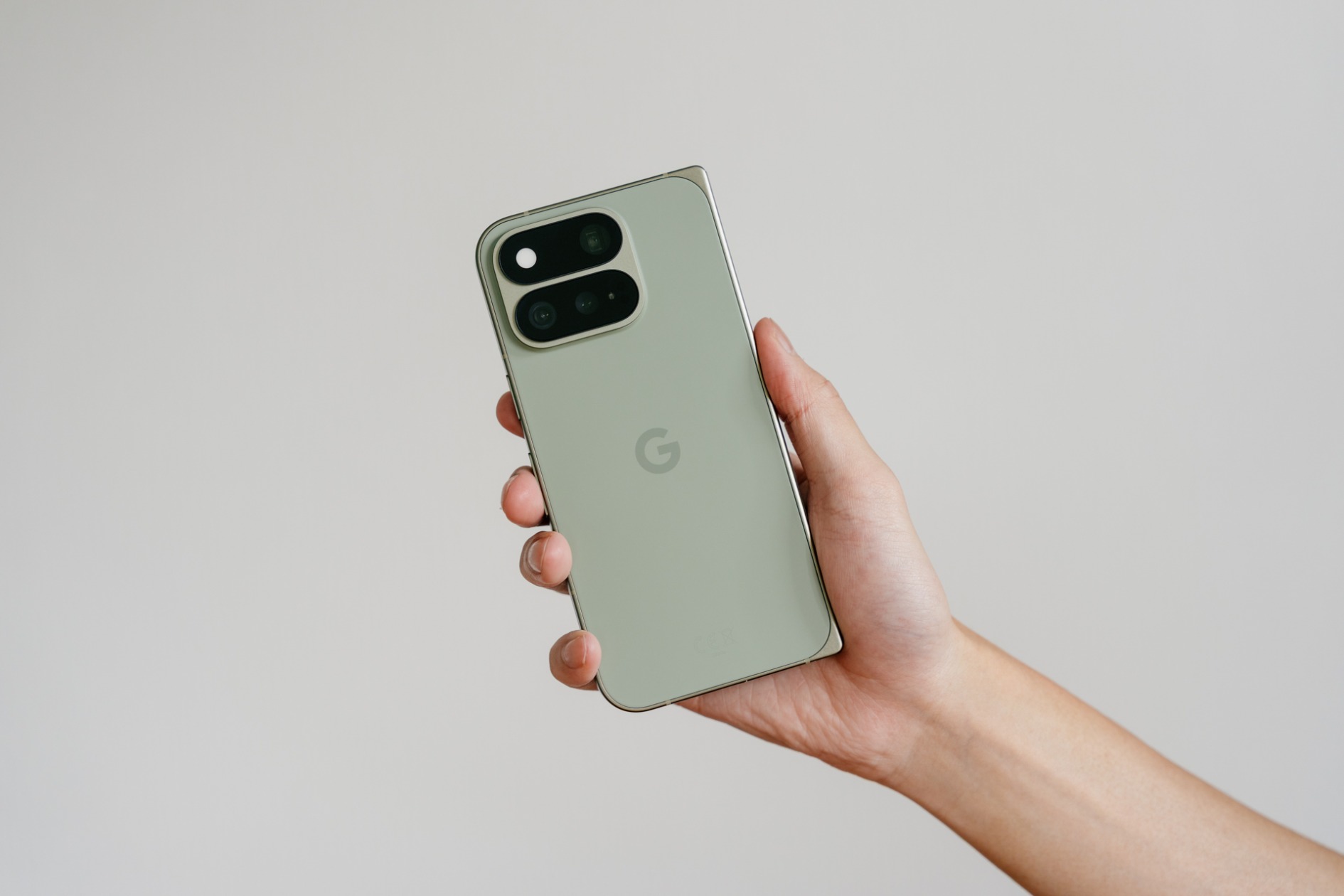 折りたたみスマホを開いて使うのか検証の画像
