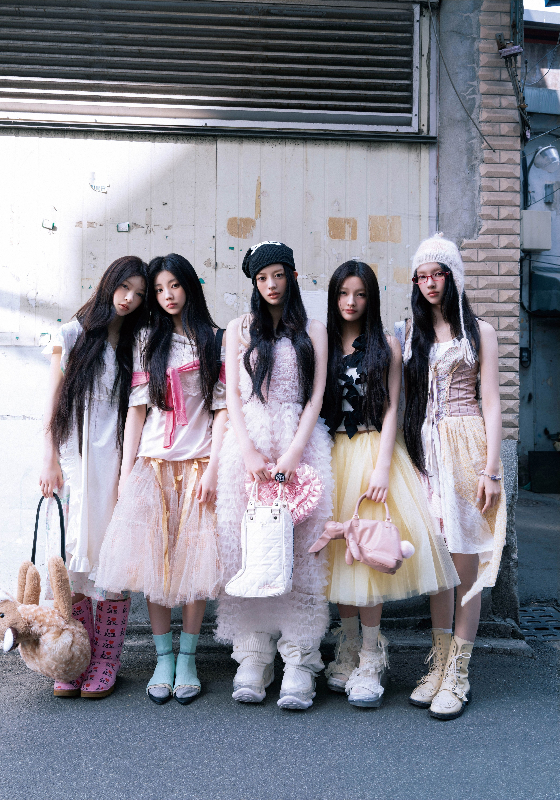 ILLIT、新曲「Swingin' Magic」配信