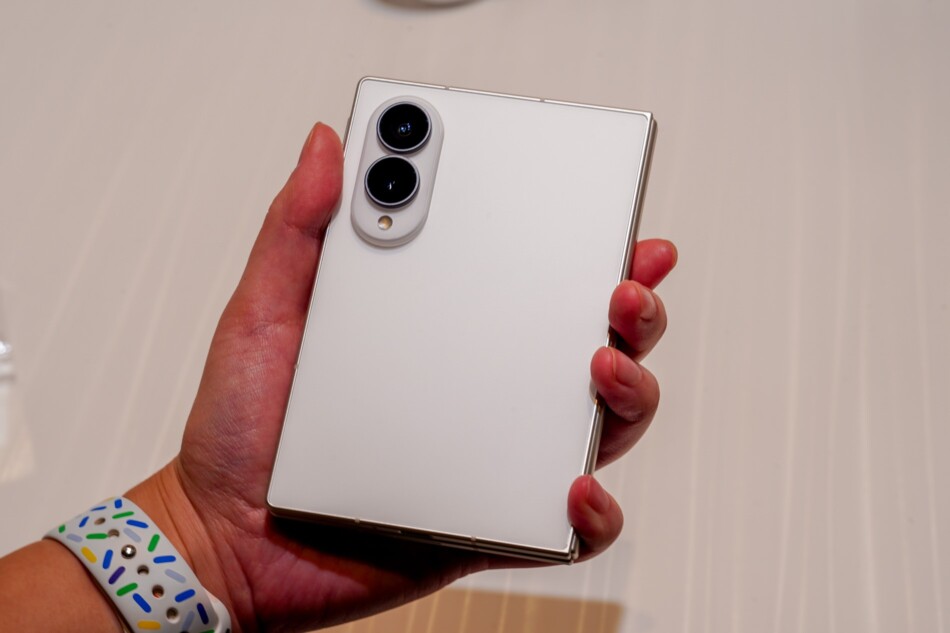 Galaxy Z Fold8　ホワイト