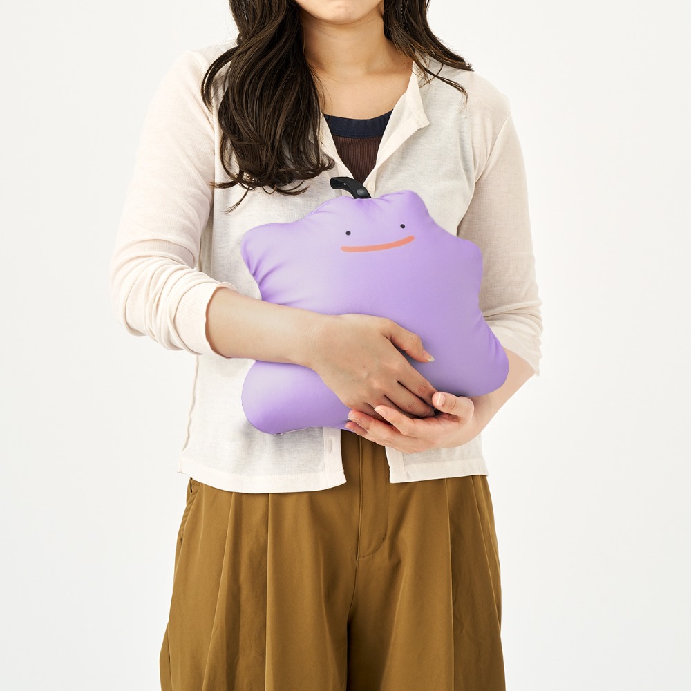 モンスターボールにもメタモンにもなる3WAYネックピロー