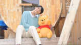 羽生結弦ver.のプーさんぬいぐるみ限定展示の画像