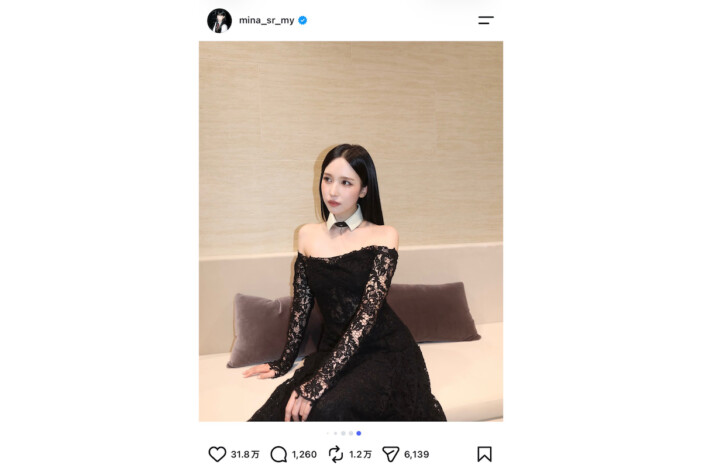 TWICE MINA、上品なレースのオフショルダードレスを着こなす姿に「姫過ぎる」「こんな美しいデコルテみたことない」