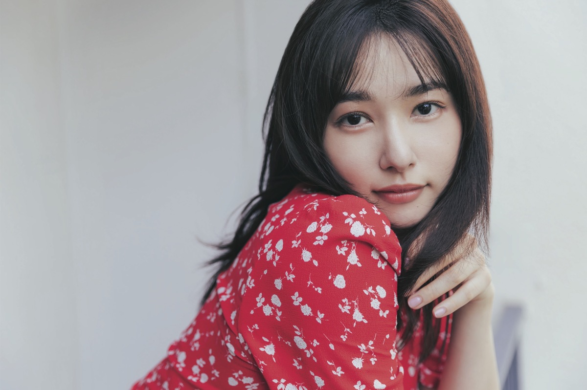 桜井日奈子カレンダーブック表紙公開