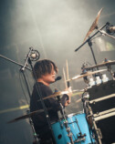 山田淳（Dr）（撮影＝渡邉隼／FUJI ROCK FESTIVAL'26）
