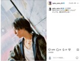 髭をそった横顔を見せる佐野岳のInstagram投稿