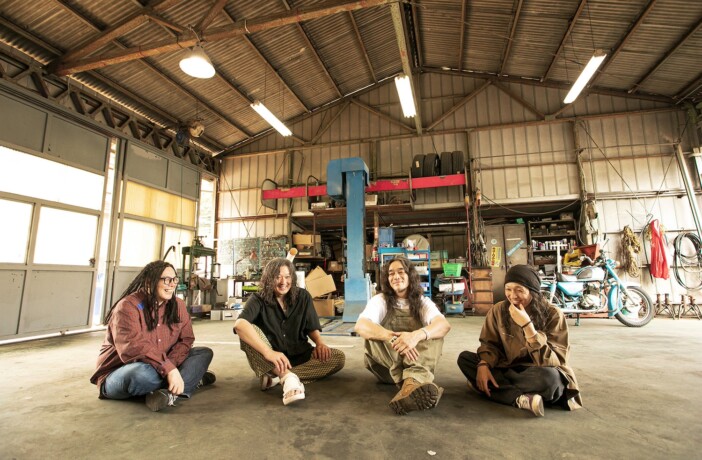 G-FREAK FACTORY、結成30周年を前に解き放つ“パンクの核心”　初のアコースティック盤『灯-TOMOSHIBI』クロスレビュー