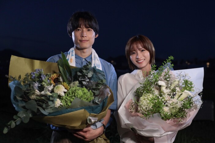 松村北斗&岡崎紗絵、『告白』クランクアップ 「また、みなさんにお会いできるように」