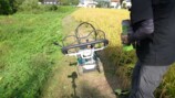大人気わさび農家、草刈機を“散歩”させるの画像