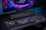 デスクに設置したROG Gjallar Gaming Soundbar