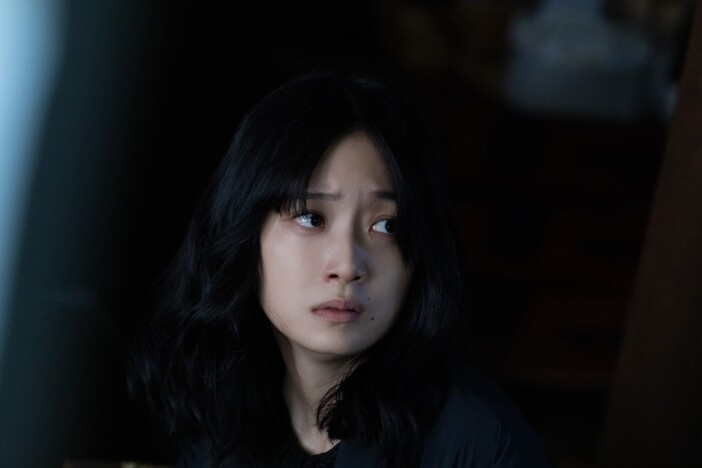 深川麻衣、訳アリ元アイドル役で新境地　井口理主演映画『逃げろお嬢さん』新場面写真公開