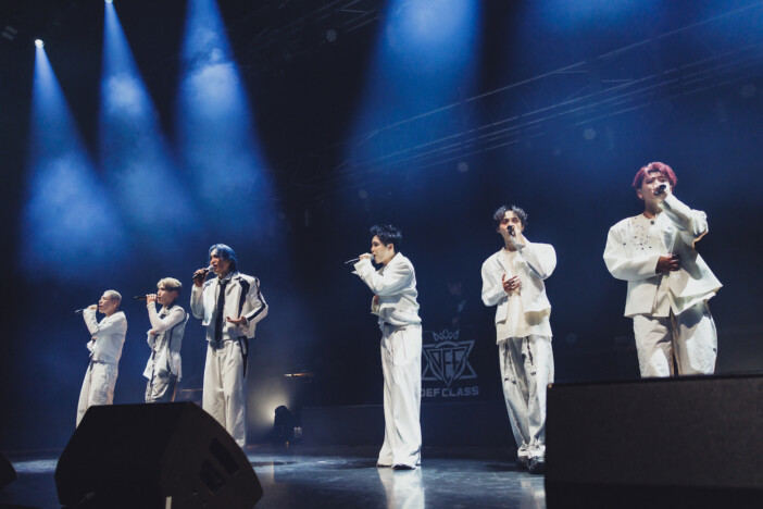 Def Class、6人が掲げた“FREEDOM”の意味とは 歌とダンスで会場を掌握 むき出しの個性を叩きつけた熱狂の初ワンマン