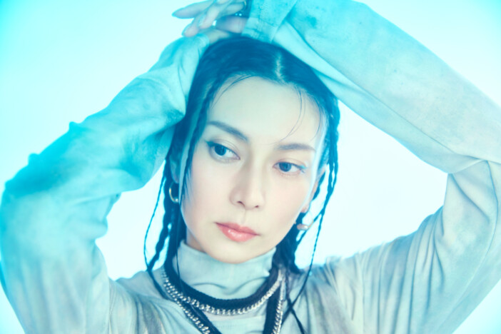 柴咲コウ、新作EP『泡沫』に宿る“調和”の表現　音楽と社会活動、その先にあるもの