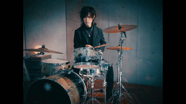 「The Messy-Haired Grimalkin」MVより