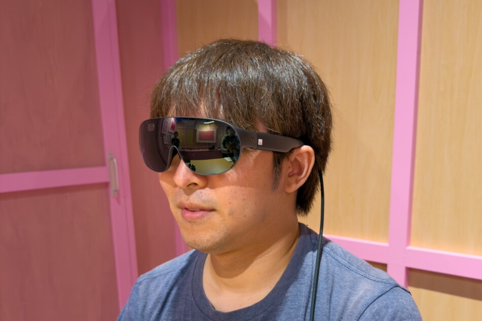 Meta VR Glasses 装着している様子