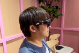 Meta VR Glasses　装着している様子　側面