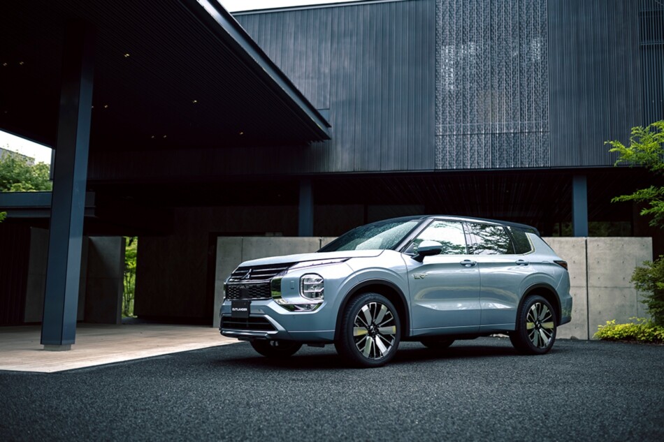 SUV「アウトランダー」