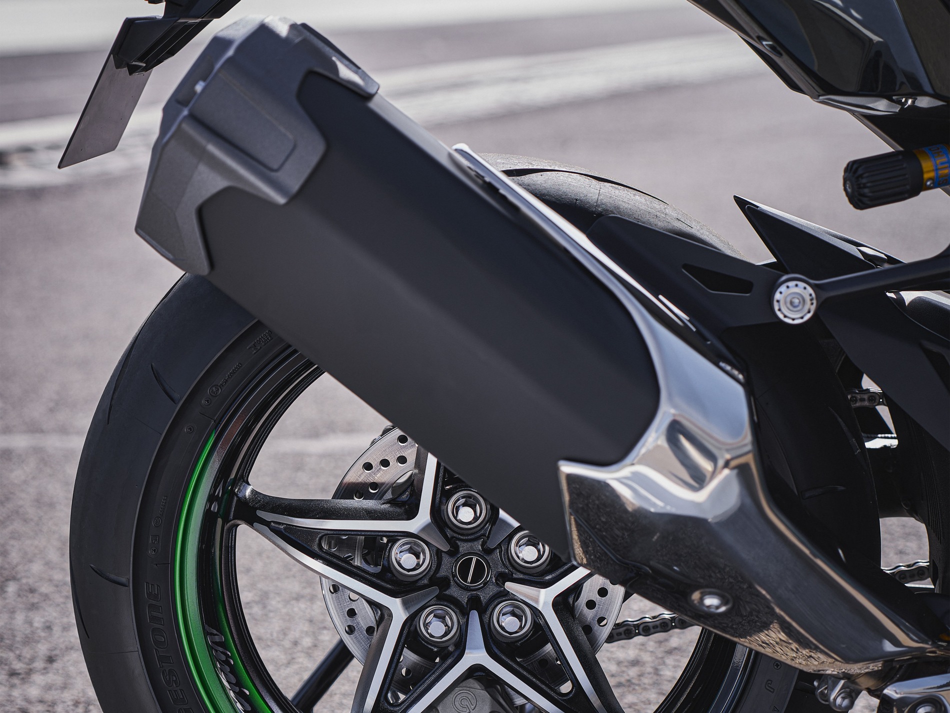 新型『Ninja H2 CARBON』2027年春導入の画像