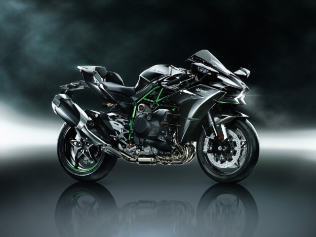 カワサキ、新型『Ninja H2 CARBON』を国内導入へ スーパーチャージドエンジンが低中速トルクを強化し2027年春に登場予定