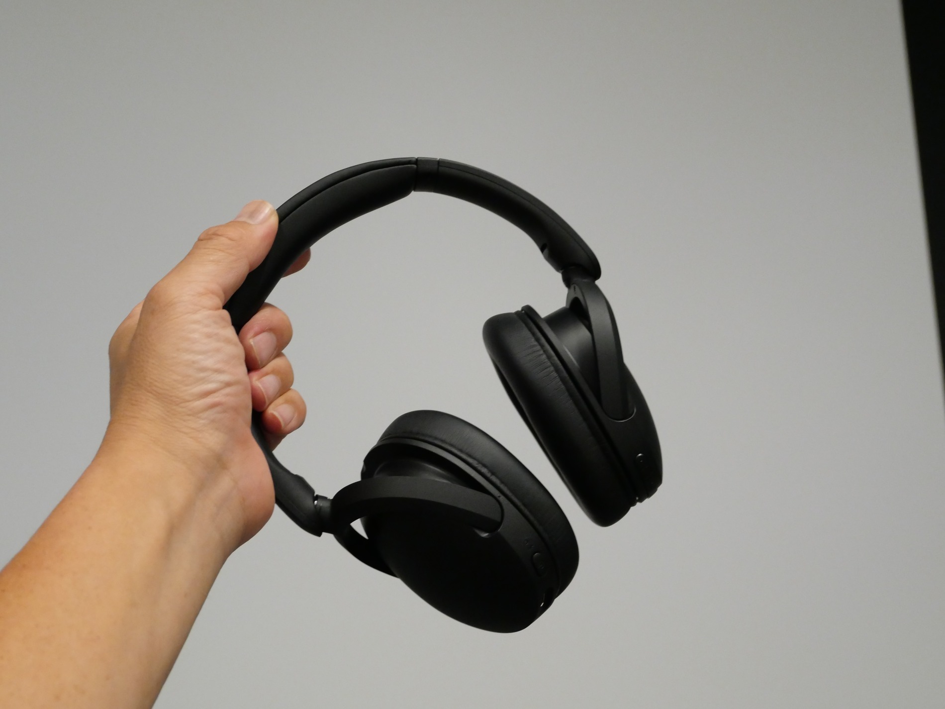ソニーの『WH-CH730N』と『WH-CH530』の画像