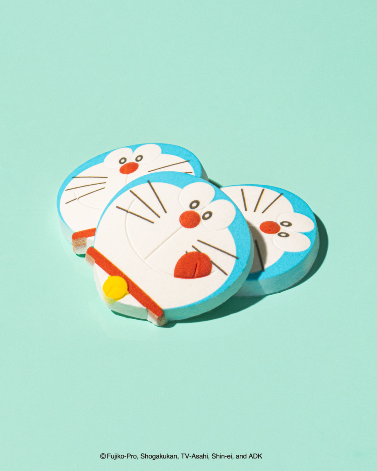 ドラえもんの顔が描かれた大粒ラムネの画像