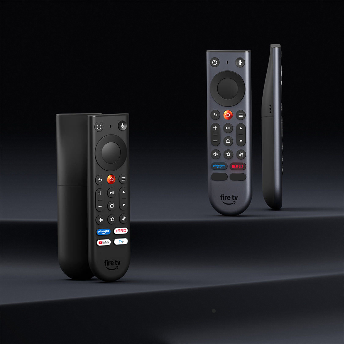 左Fire TVリモコン、右 Fire TVリモコンPlus