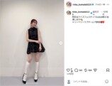 チェック柄のミニワンピースと白いハイソックスを着用した久間田琳加（公式Instagramの投稿画面）