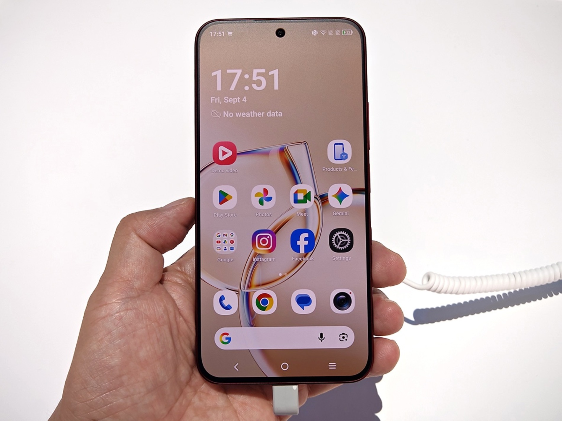 カラーもモノクロも映せるスマホ？