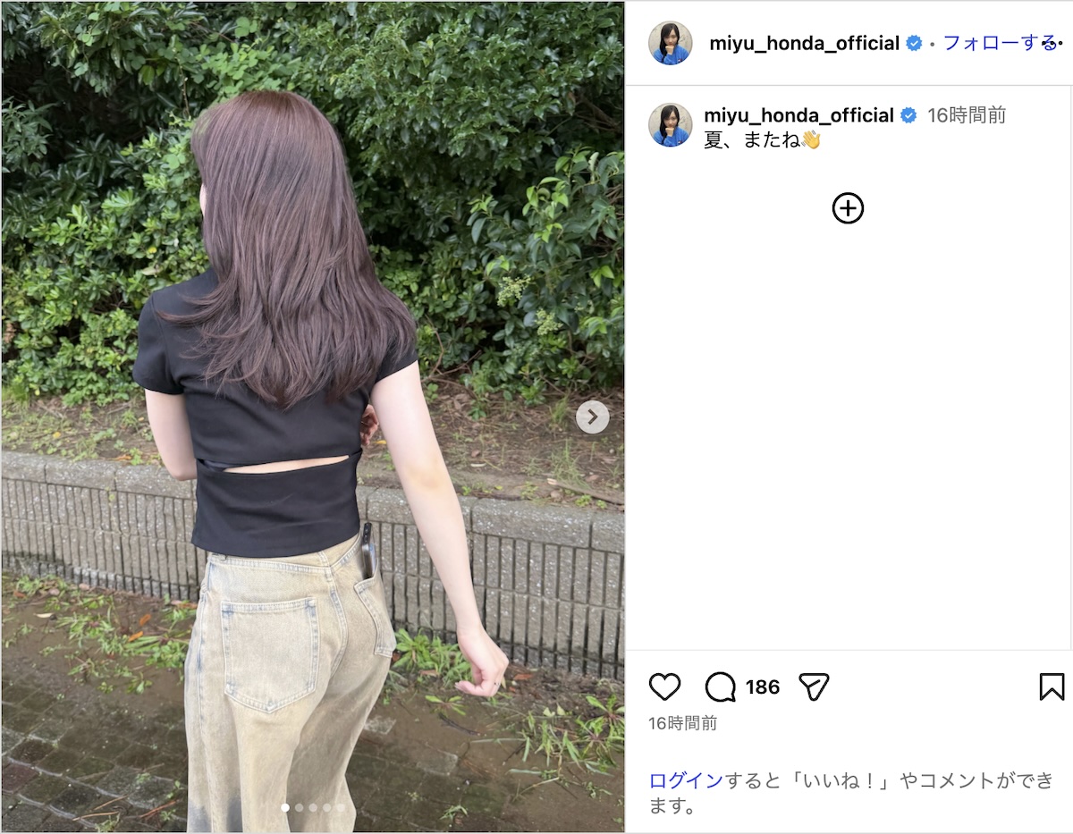 本田望結、“背中チラ見せ”の黒トップスの画像
