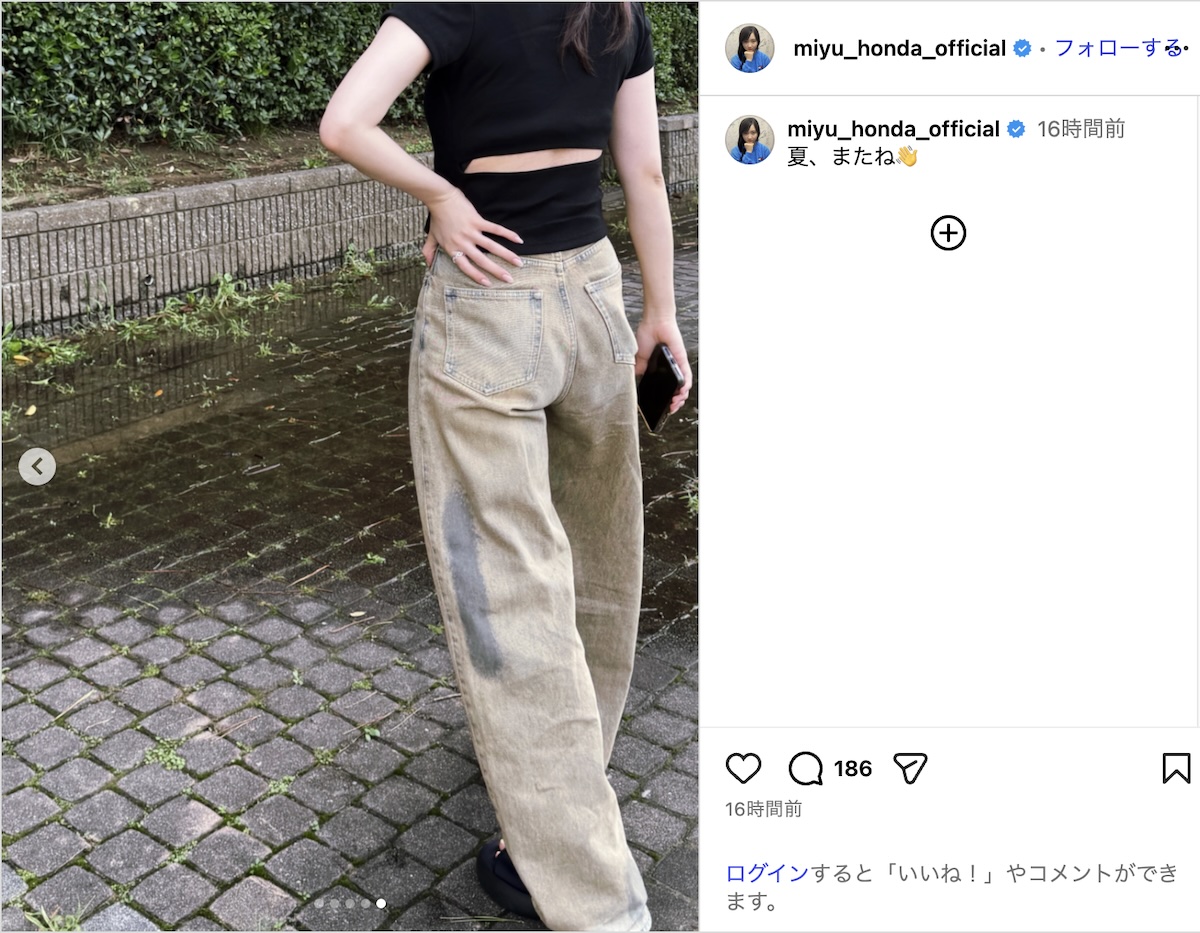本田望結、“背中チラ見せ”の黒トップスの画像