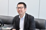 塚越俊志