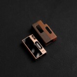 『UA7 CASE Brown』追加カラー　本体と並べている様子