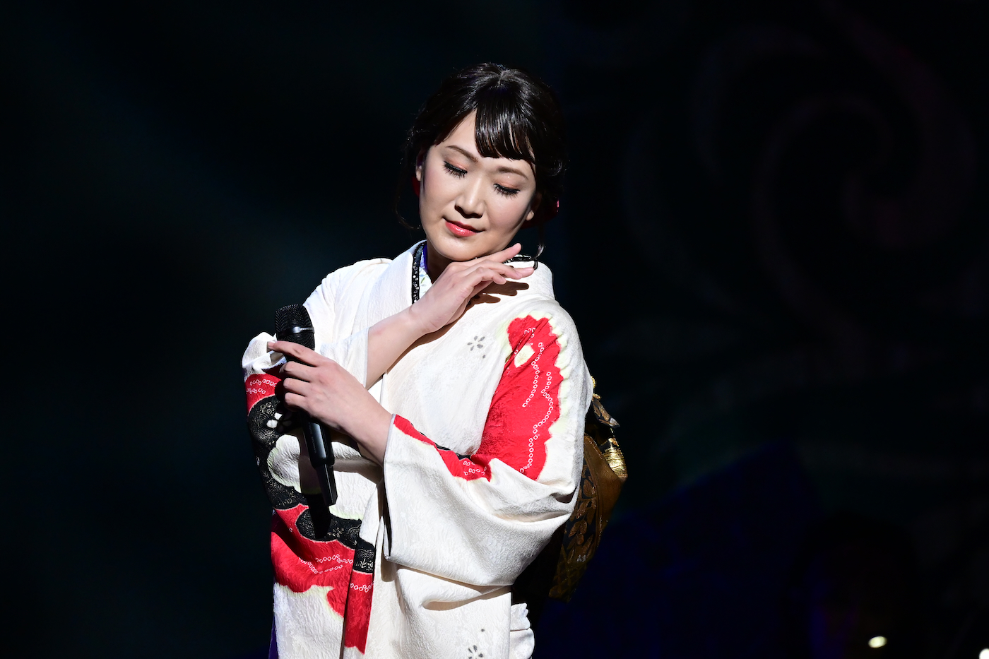 市川由紀乃