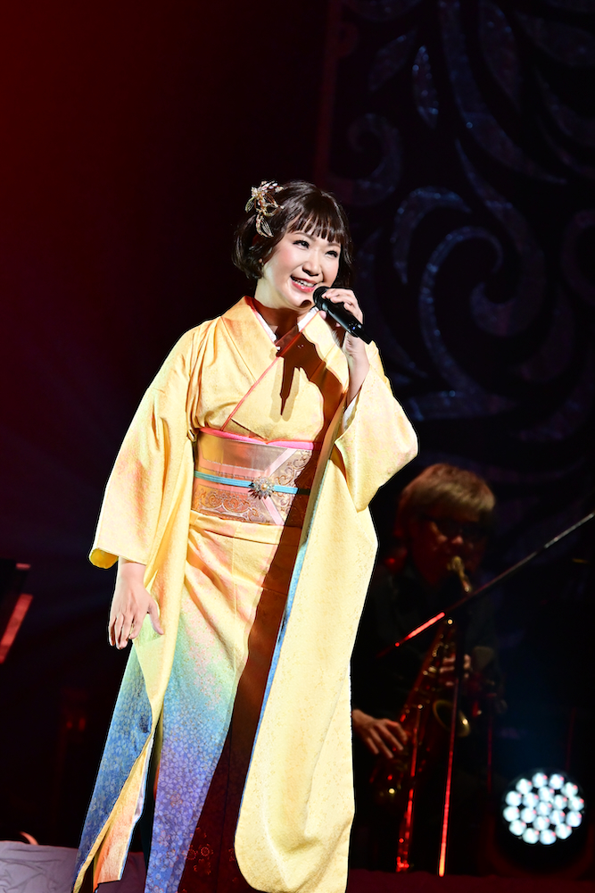 市川由紀乃