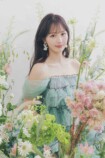 麻丘真央、卒業記念写真集『ニジの向こう』の画像