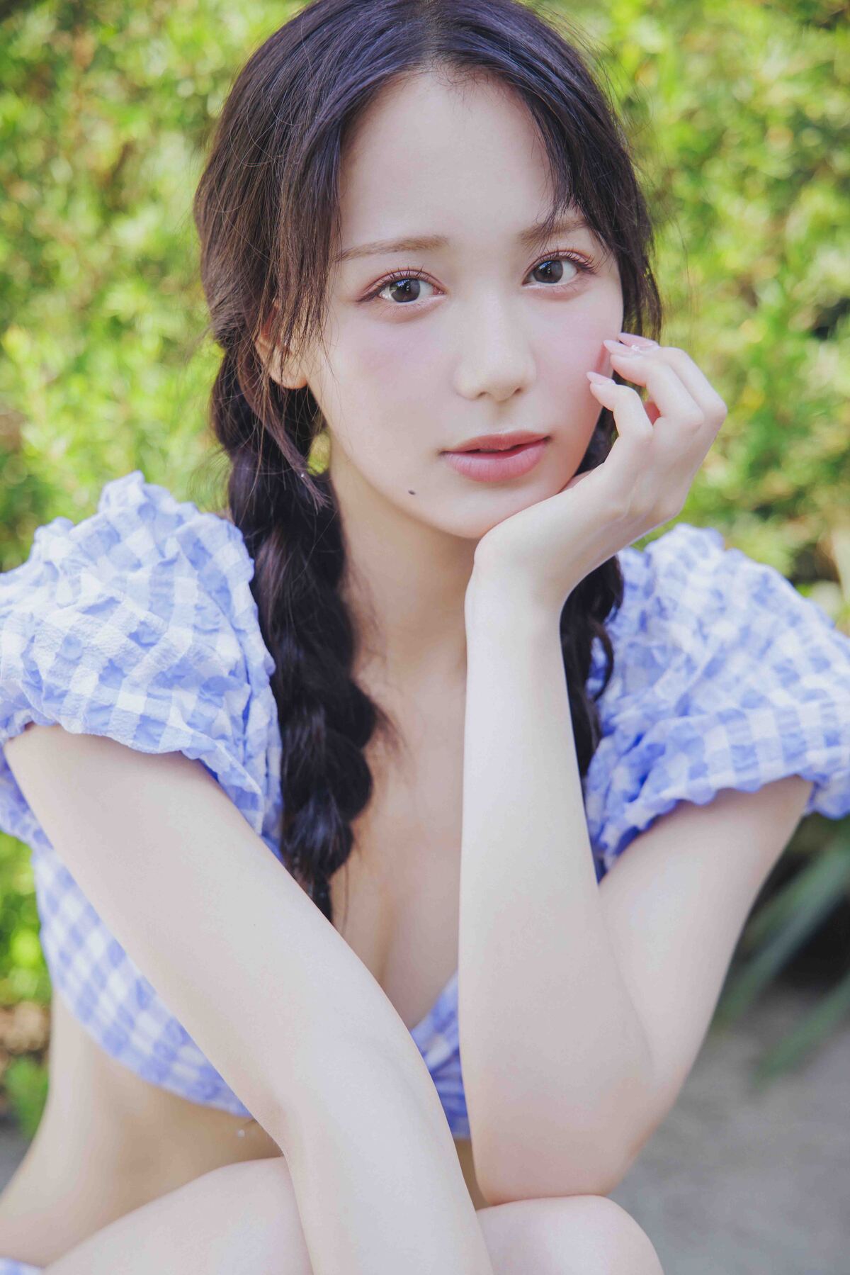 麻丘真央、卒業記念写真集『ニジの向こう』の画像