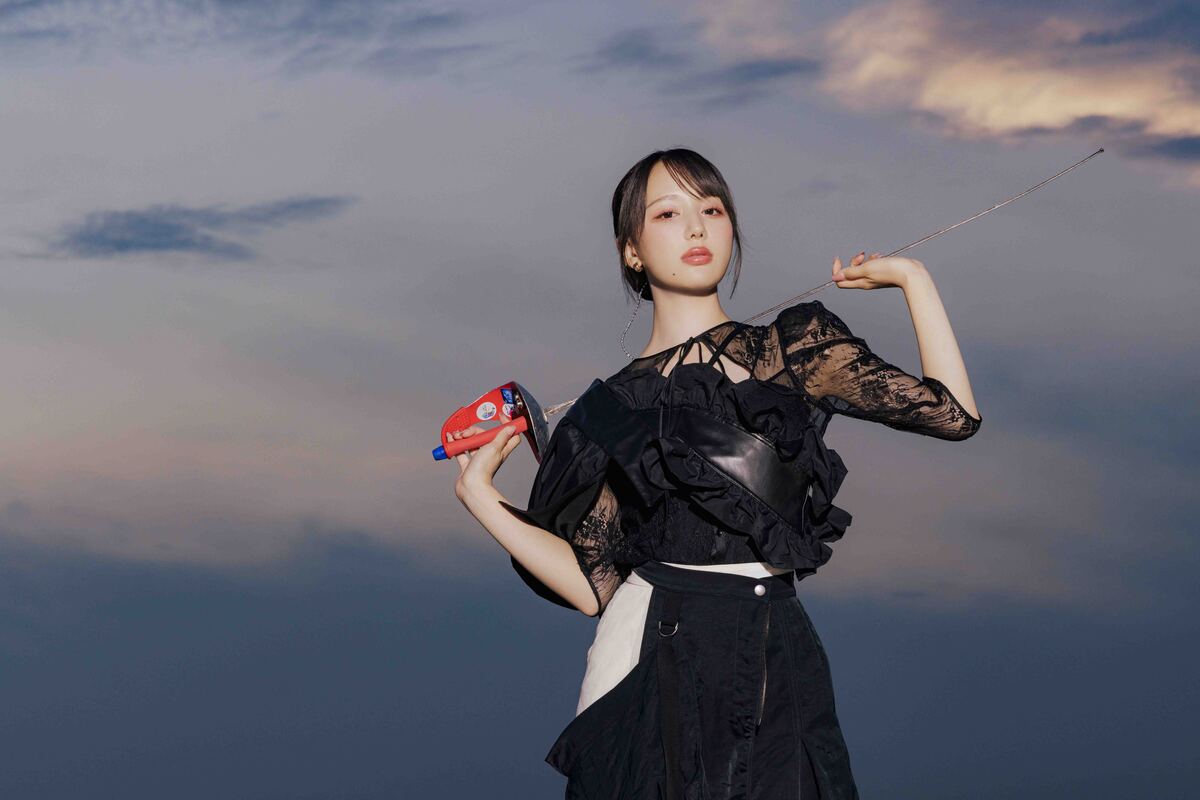 麻丘真央、卒業記念写真集『ニジの向こう』の画像