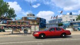 街の風景と「Ford Crown Victoria」